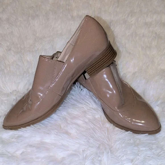 NINE WEST Chic Taupe Women's Loafers Size 8 Stretch Buckle 1" Pump Heel - Picture 6 of 7